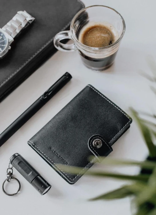 Ledlenser Lite Wallet Black Classic 502315 Sklep Bażant 5.jpg